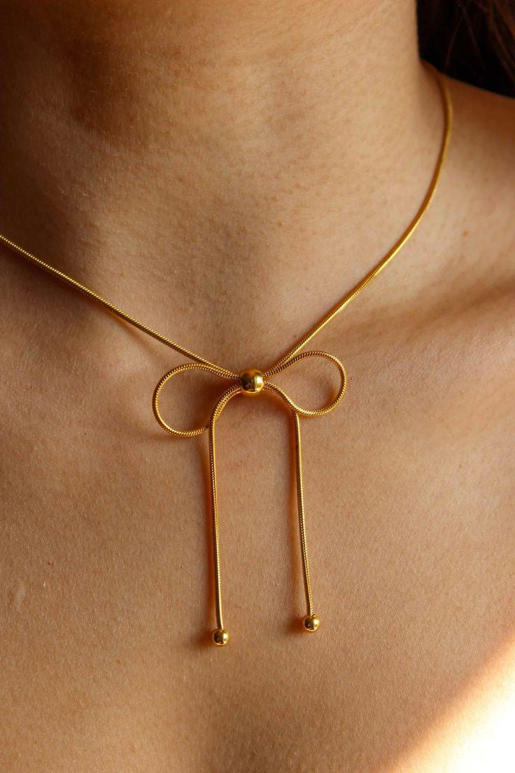 Bow Necklace 18k gold